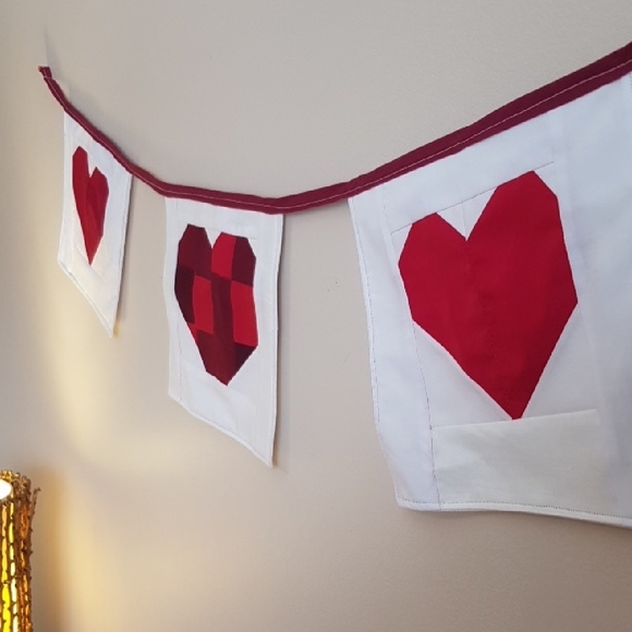 Queen Of Hearts Home Decor Banner 3 Heart Quilted Patchwork Handmade - Picture 2 of 6